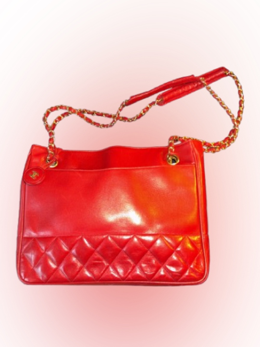 CHANEL Red quilted lambskin Shoulder Bag with Gold Hardware
